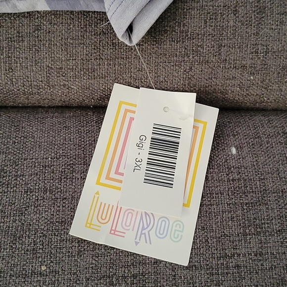 Lula Roe Gigi - Picture 2 of 3